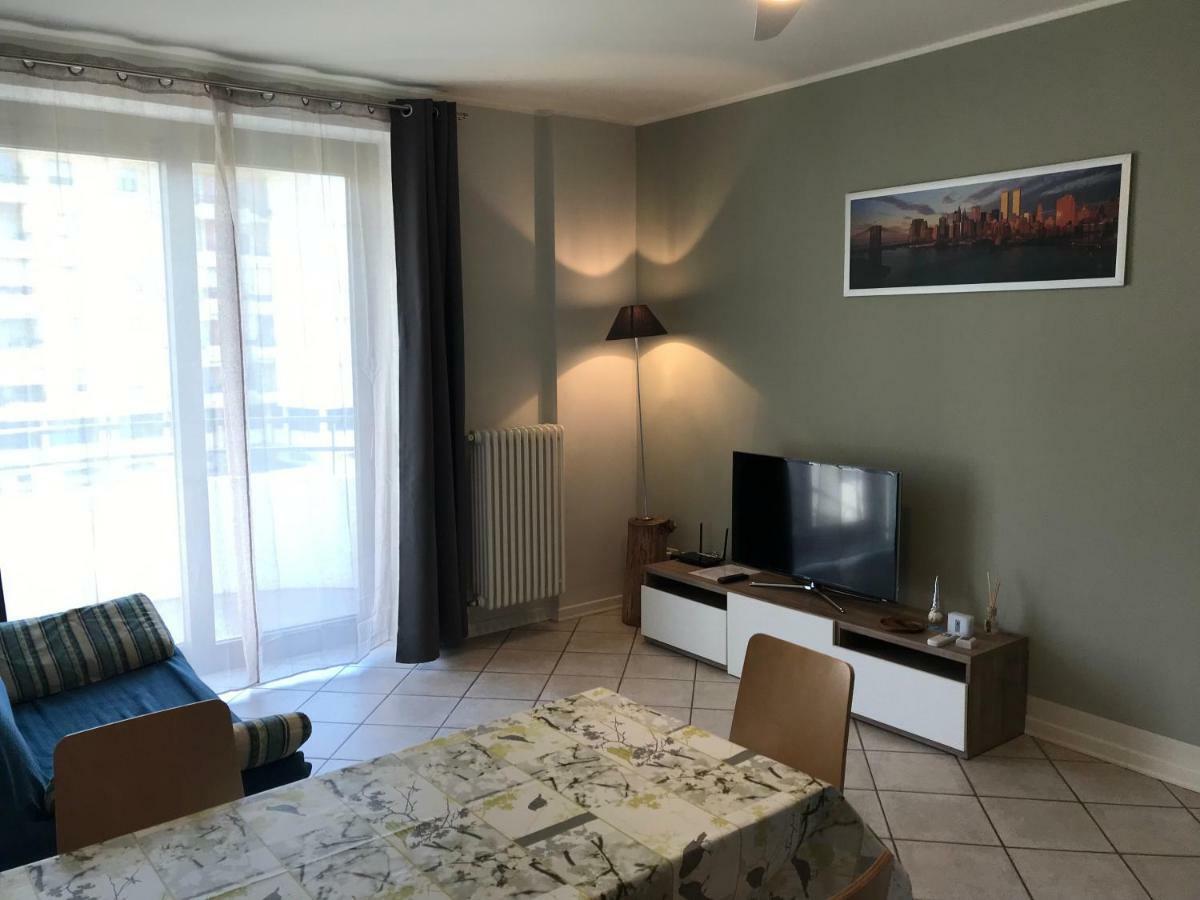 Grazioso Bilocale Metro/Centro Apartment Brescia Luaran gambar