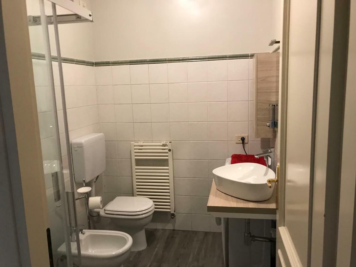 Grazioso Bilocale Metro/Centro Apartment Brescia Luaran gambar