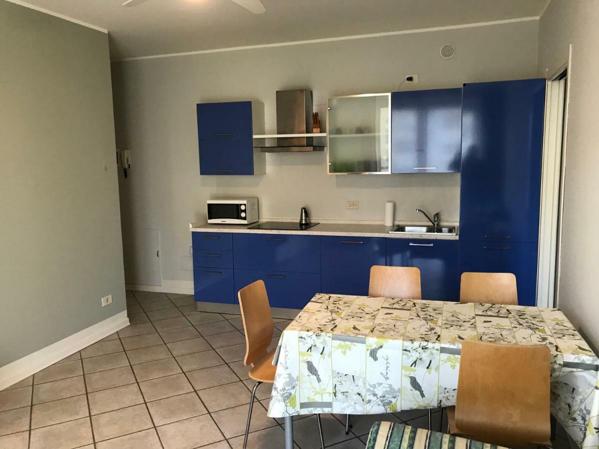 Grazioso Bilocale Metro/Centro Apartment Brescia Luaran gambar
