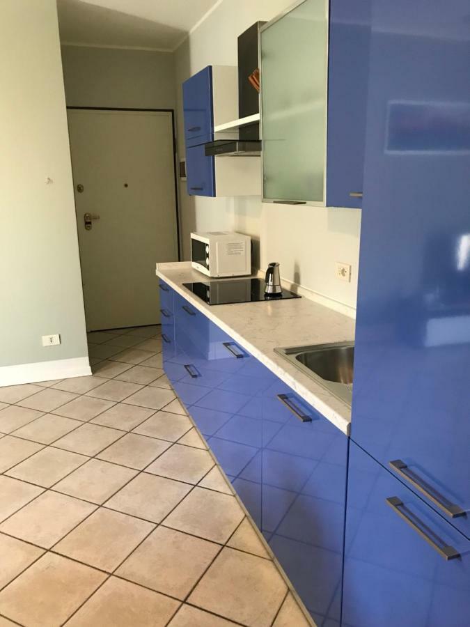 Grazioso Bilocale Metro/Centro Apartment Brescia Luaran gambar