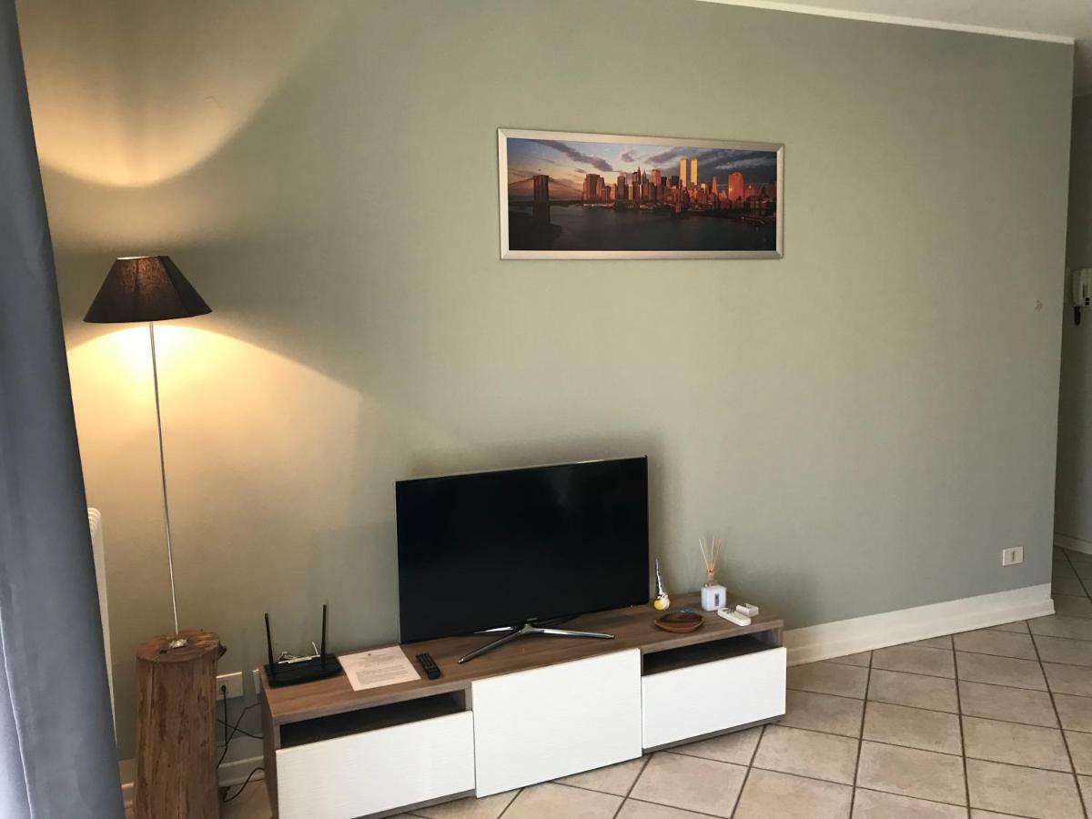 Grazioso Bilocale Metro/Centro Apartment Brescia Luaran gambar