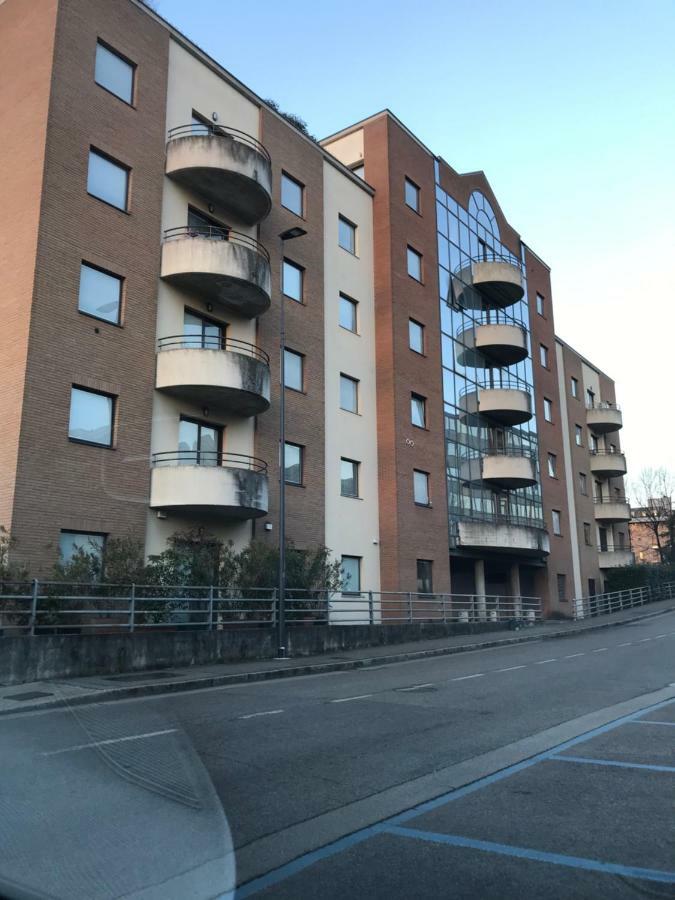 Grazioso Bilocale Metro/Centro Apartment Brescia Luaran gambar